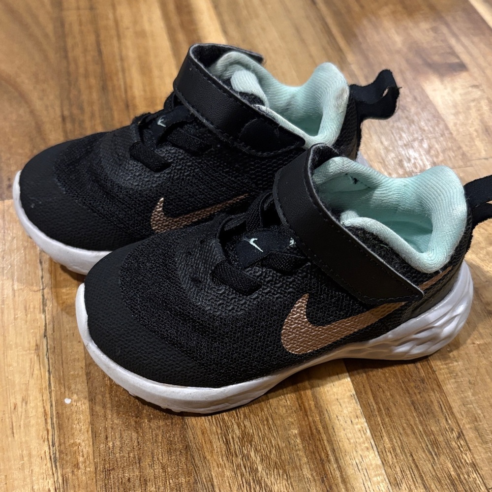 Nike Kids Black and Tan Sneakers